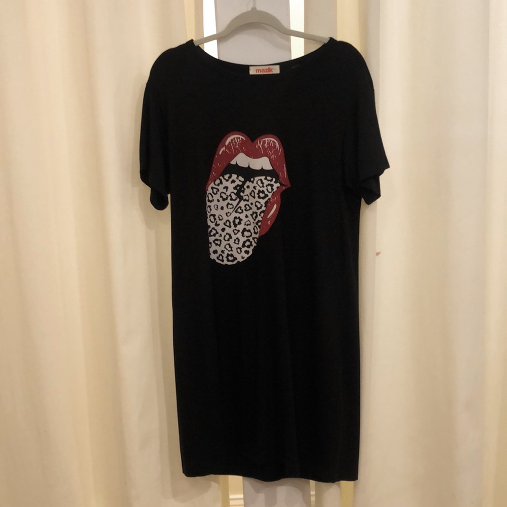 women’s black lips t-shirt dress
